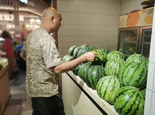 吃瓜顶流竹马,吃瓜顶流与竹马的爱情故事