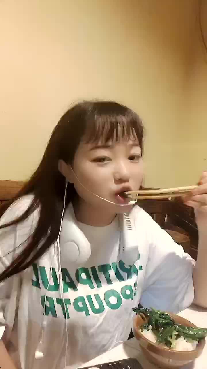 美女直播花式吃瓜,直播花式吃瓜，美味与趣味并存