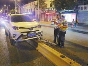 吃瓜群众护栏事件,一场意外引发的公共安全讨论